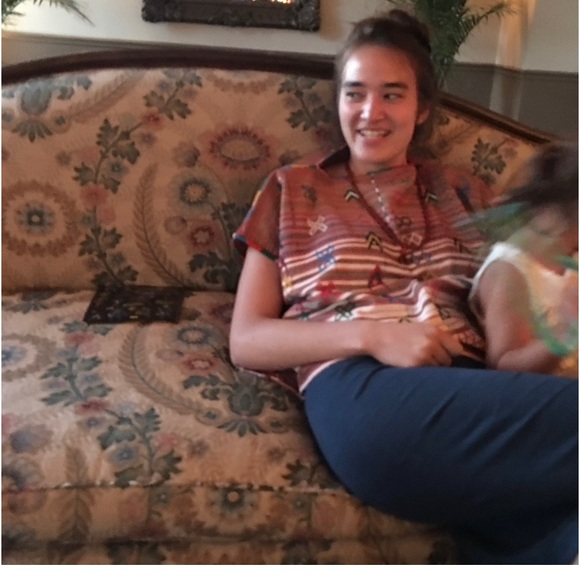 Excellent condition! Handwoven and Vintage Guatemalan top. Colorful & vibrant - Picture 4 of 10